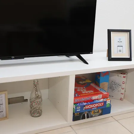 Individual - Zentrale, Ruhige In Innenstadt - Kueche, Parkplatz, Terrasse, Smarttv, Netflix Appartement *