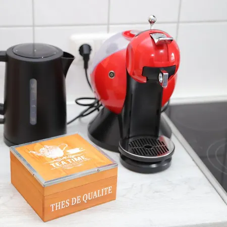 Individual - Zentrale, Ruhige In Innenstadt - Kueche, Parkplatz, Terrasse, Smarttv, Netflix Appartement *