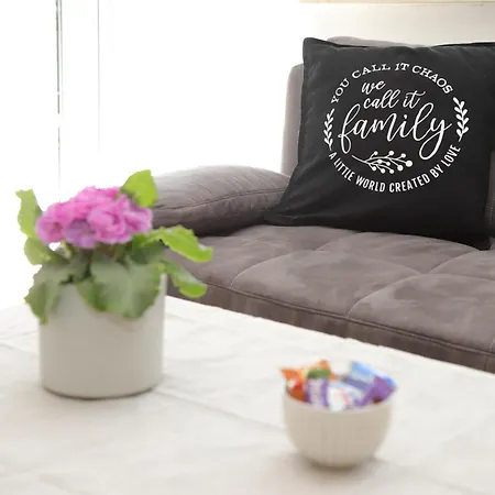 Apartment Individual - Zentrale, Ruhige In Innenstadt - Kueche, Parkplatz, Terrasse, Smarttv, Netflix