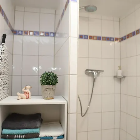 Apartment Individual - Zentrale, Ruhige In Innenstadt - Kueche, Parkplatz, Terrasse, Smarttv, Netflix