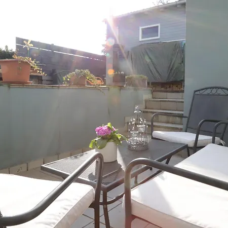 Appartement Individual - Zentrale, Ruhige In Innenstadt - Kueche, Parkplatz, Terrasse, Smarttv, Netflix *