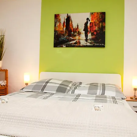 Appartement Individual - Zentrale, Ruhige In Innenstadt - Kueche, Parkplatz, Terrasse, Smarttv, Netflix Bitburg