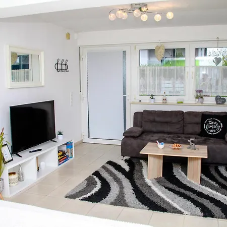 Individual - Zentrale, Ruhige In Innenstadt - Kueche, Parkplatz, Terrasse, Smarttv, Netflix * Bitburg