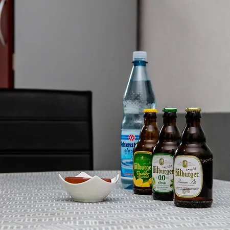 Apartment Individual - Zentrale, Ruhige In Innenstadt - Kueche, Parkplatz, Terrasse, Smarttv, Netflix