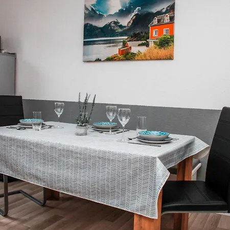 Individual - Zentrale, Ruhige In Innenstadt - Kueche, Parkplatz, Terrasse, Smarttv, Netflix *