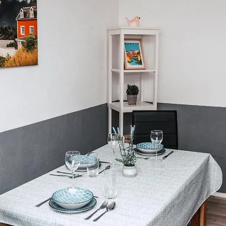 Individual - Zentrale, Ruhige In Innenstadt - Kueche, Parkplatz, Terrasse, Smarttv, Netflix
