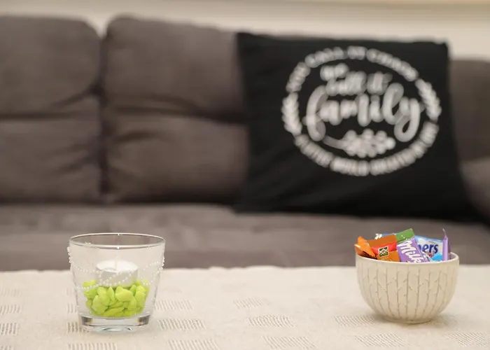 Individual - Zentrale, Ruhige In Innenstadt - Kueche, Parkplatz, Terrasse, Smarttv, Netflix Apartment