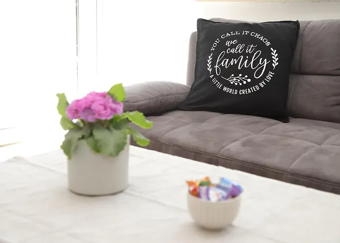 Apartment Individual - Zentrale, Ruhige In Innenstadt - Kueche, Parkplatz, Terrasse, Smarttv, Netflix