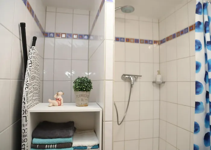 Apartment Individual - Zentrale, Ruhige In Innenstadt - Kueche, Parkplatz, Terrasse, Smarttv, Netflix