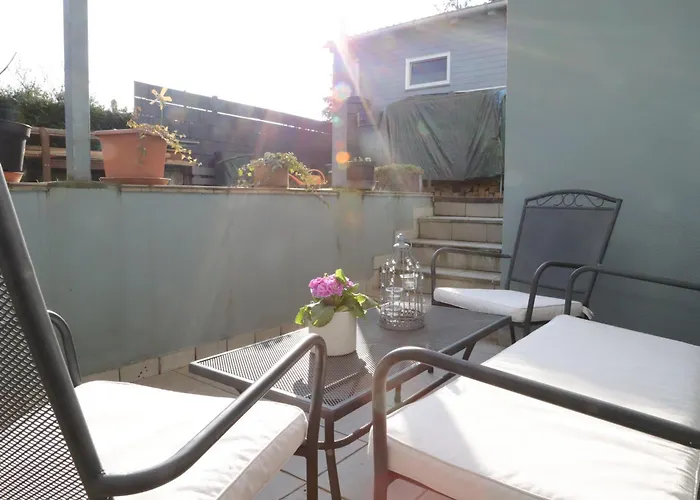 Apartment Individual - Zentrale, Ruhige In Innenstadt - Kueche, Parkplatz, Terrasse, Smarttv, Netflix *