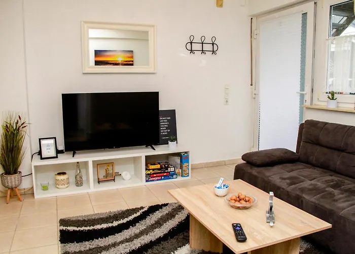 Apartment Individual - Zentrale, Ruhige In Innenstadt - Kueche, Parkplatz, Terrasse, Smarttv, Netflix