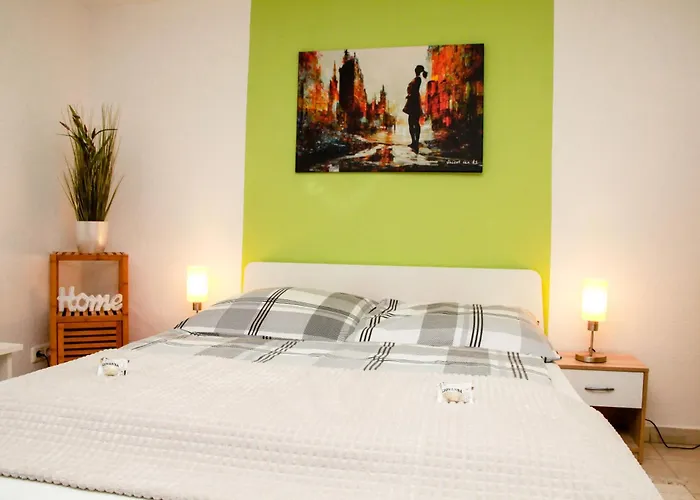 Apartment Individual - Zentrale, Ruhige In Innenstadt - Kueche, Parkplatz, Terrasse, Smarttv, Netflix Bitburg