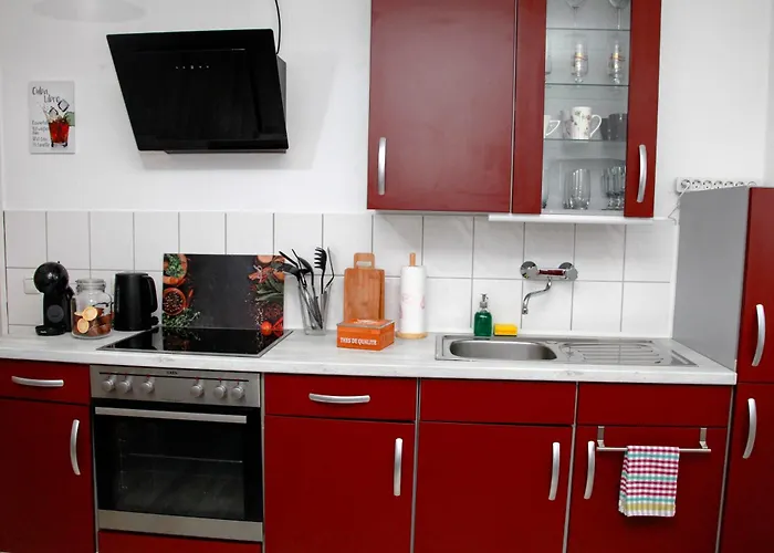 Individual - Zentrale, Ruhige In Innenstadt - Kueche, Parkplatz, Terrasse, Smarttv, Netflix Apartment *