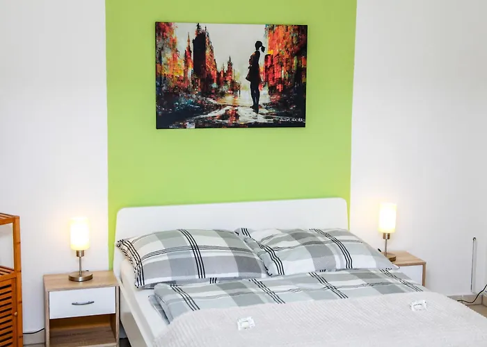 Individual - Zentrale, Ruhige In Innenstadt - Kueche, Parkplatz, Terrasse, Smarttv, Netflix Apartment Bitburg